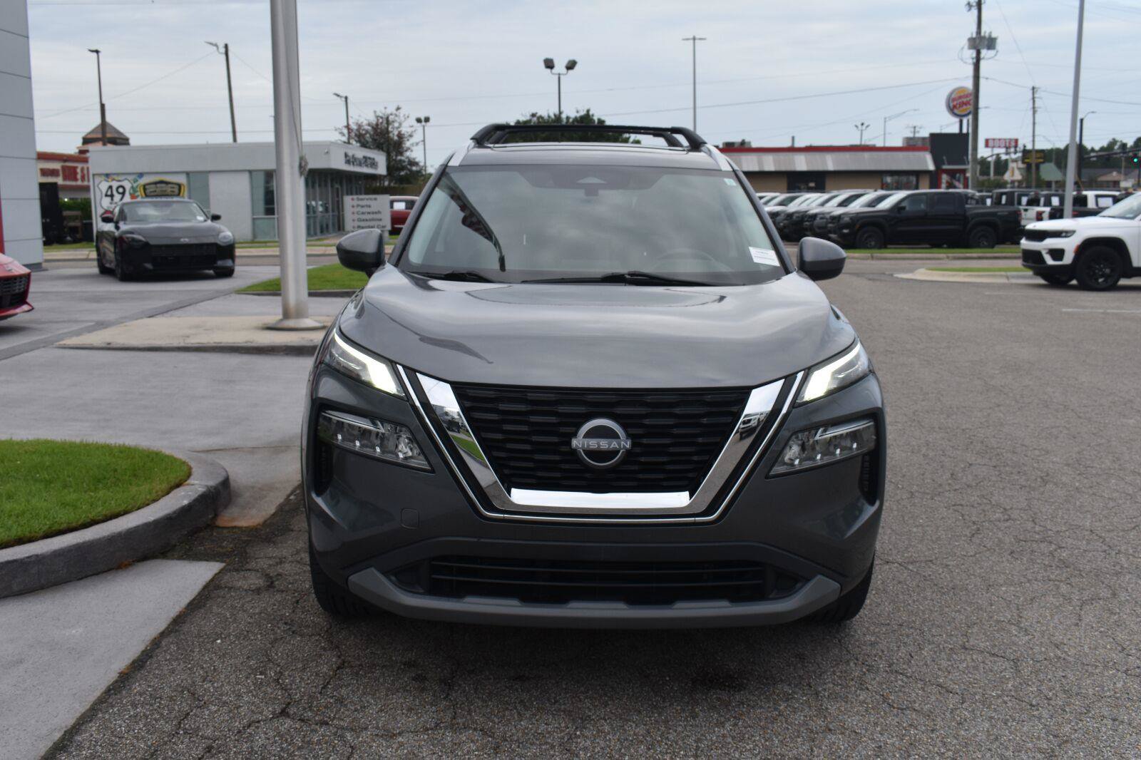 Used 2023 Nissan Rogue SV w/ SV Premium B Package FWD image 17