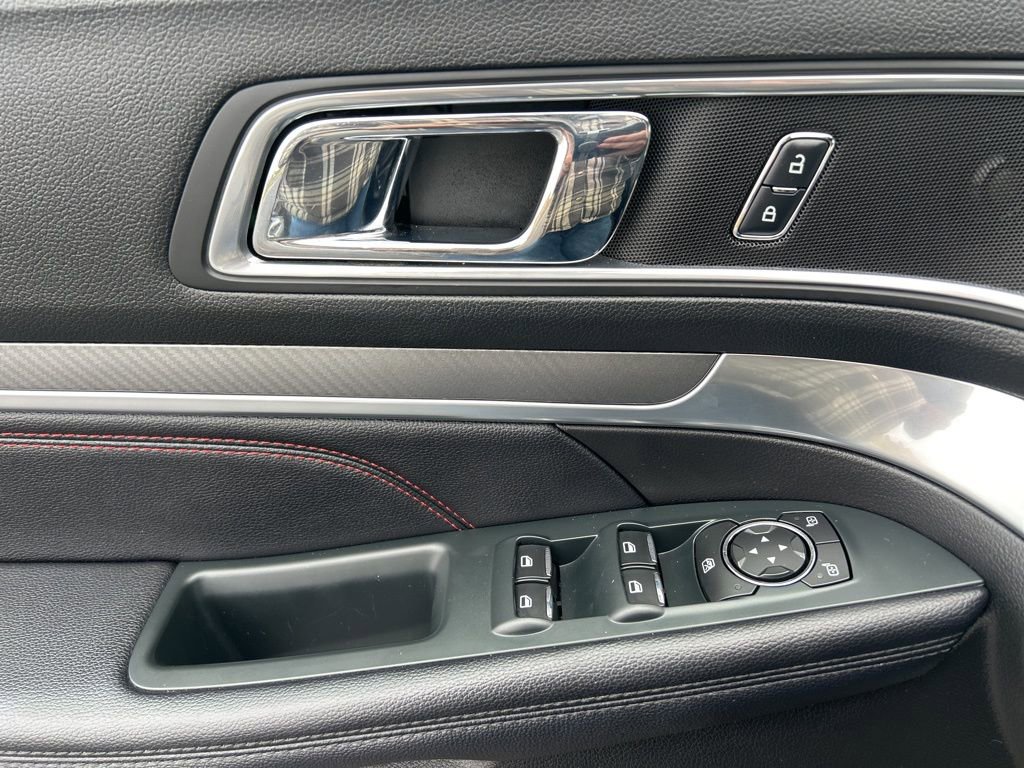 Used 2018 Ford Explorer Sport w/ Ford Safe & Smart Package image 17