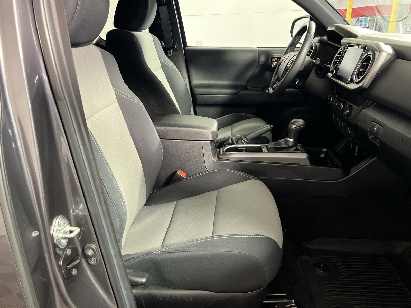 Used 2020 Toyota Tacoma TRD Off-Road AWD/4WD image 28