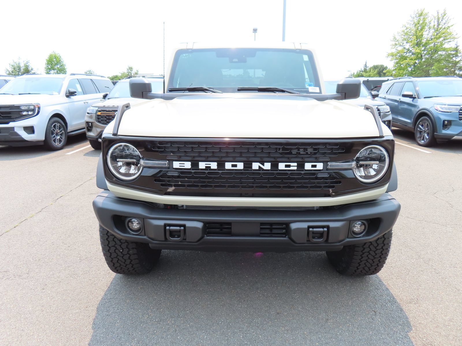 New 2026 Ford Bronco Big Bend w/ Black Diamond Package AWD/4WD image 2