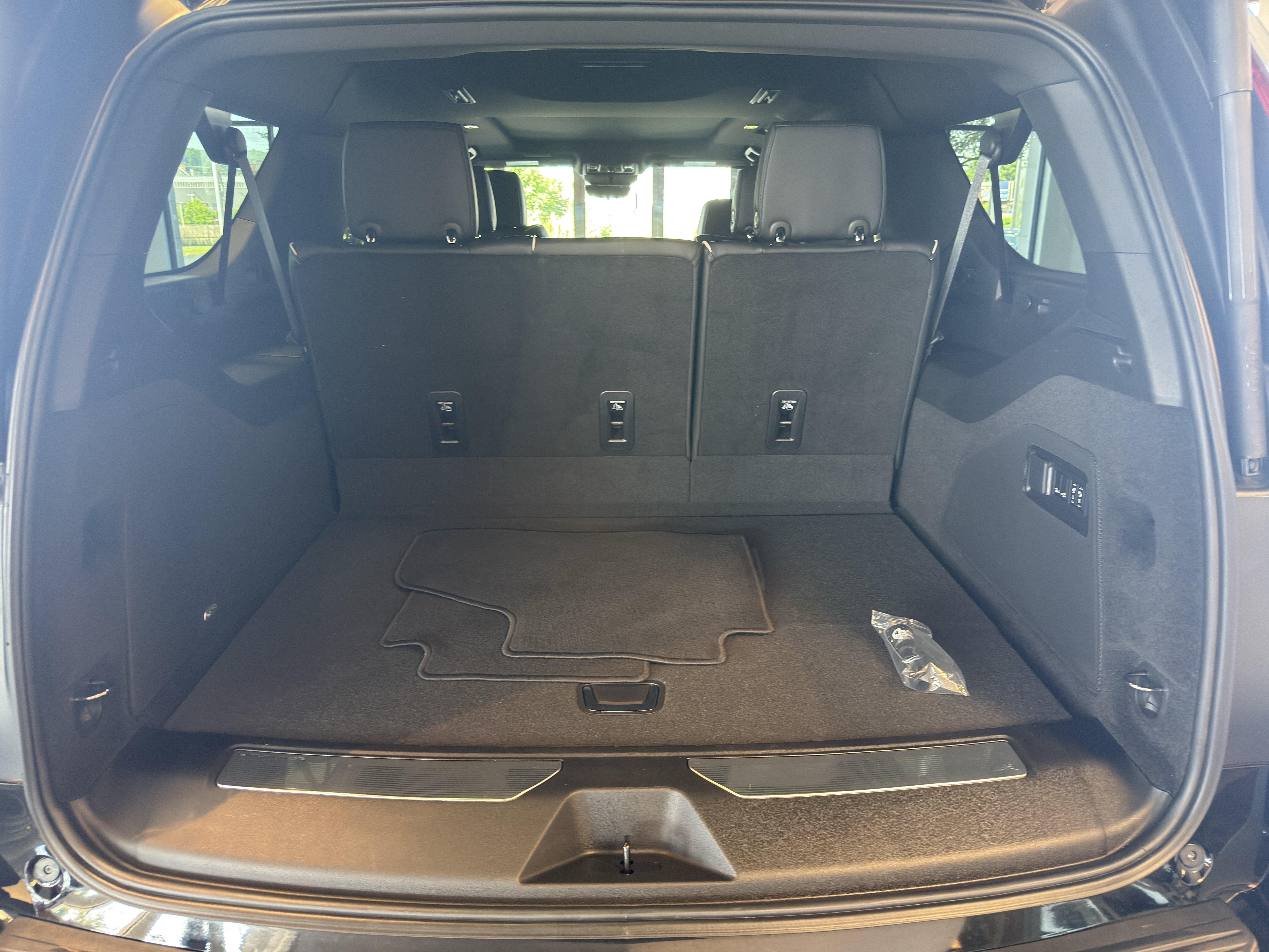 Certified 2022 Cadillac Escalade ESV Sport AWD/4WD image 7