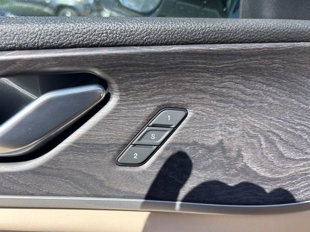 Used 2025 Jeep Grand Cherokee Limited w/ Black Appearance Package image 14