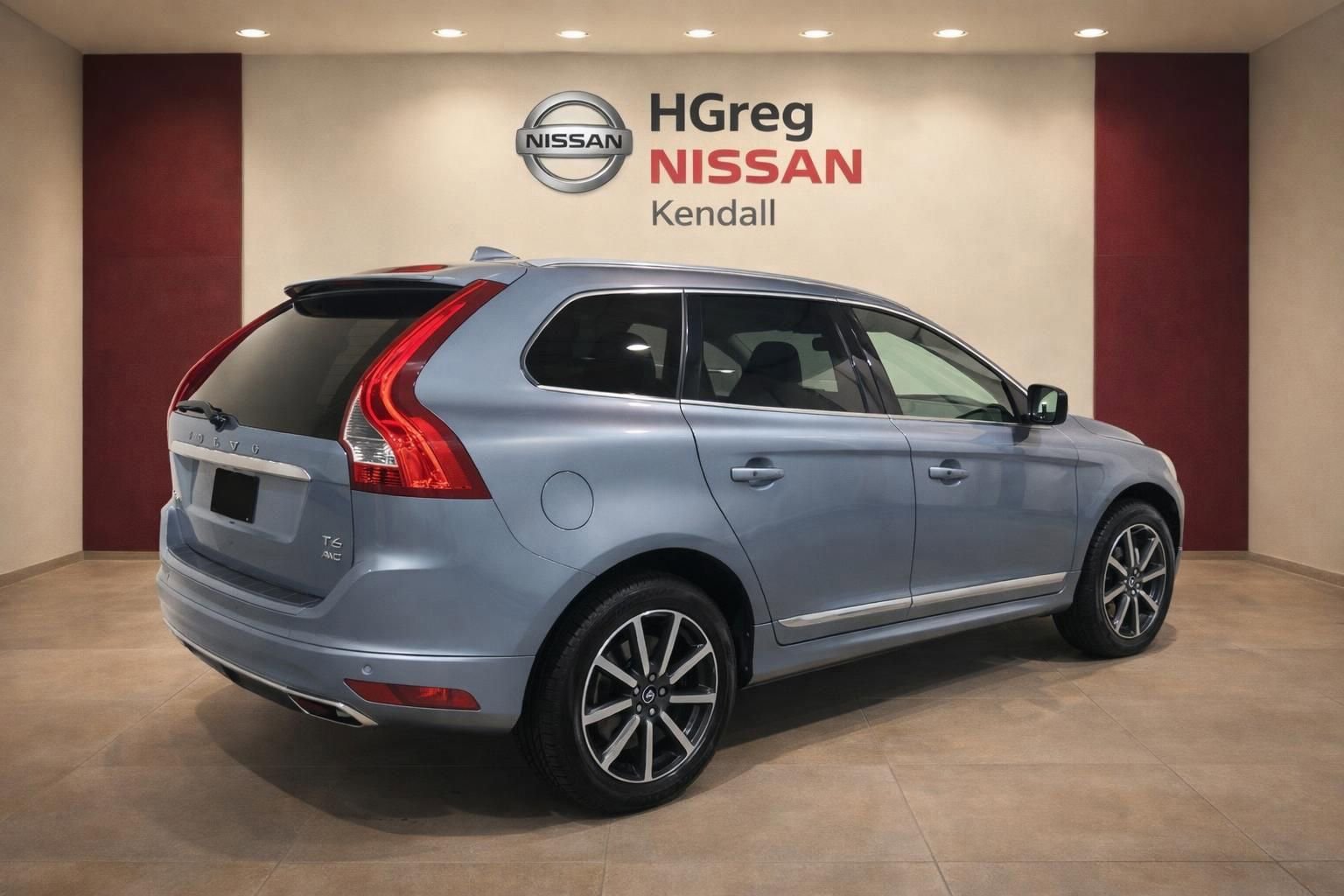Used 2017 Volvo XC60 T6 Dynamic w/ Advanced Package AWD/4WD image 4