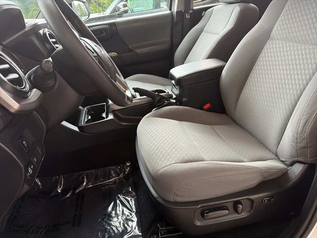 Used 2021 Toyota Tacoma SR5 w/ Technology Package AWD/4WD image 11