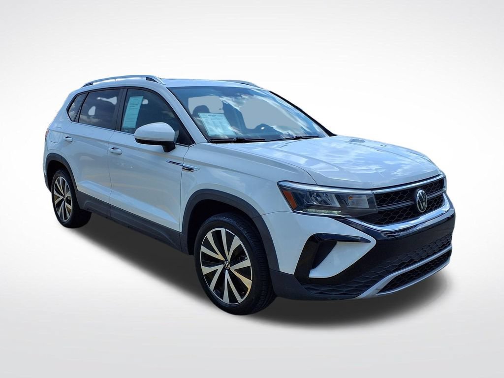 Used 2022 Volkswagen Taos SE FWD image 4
