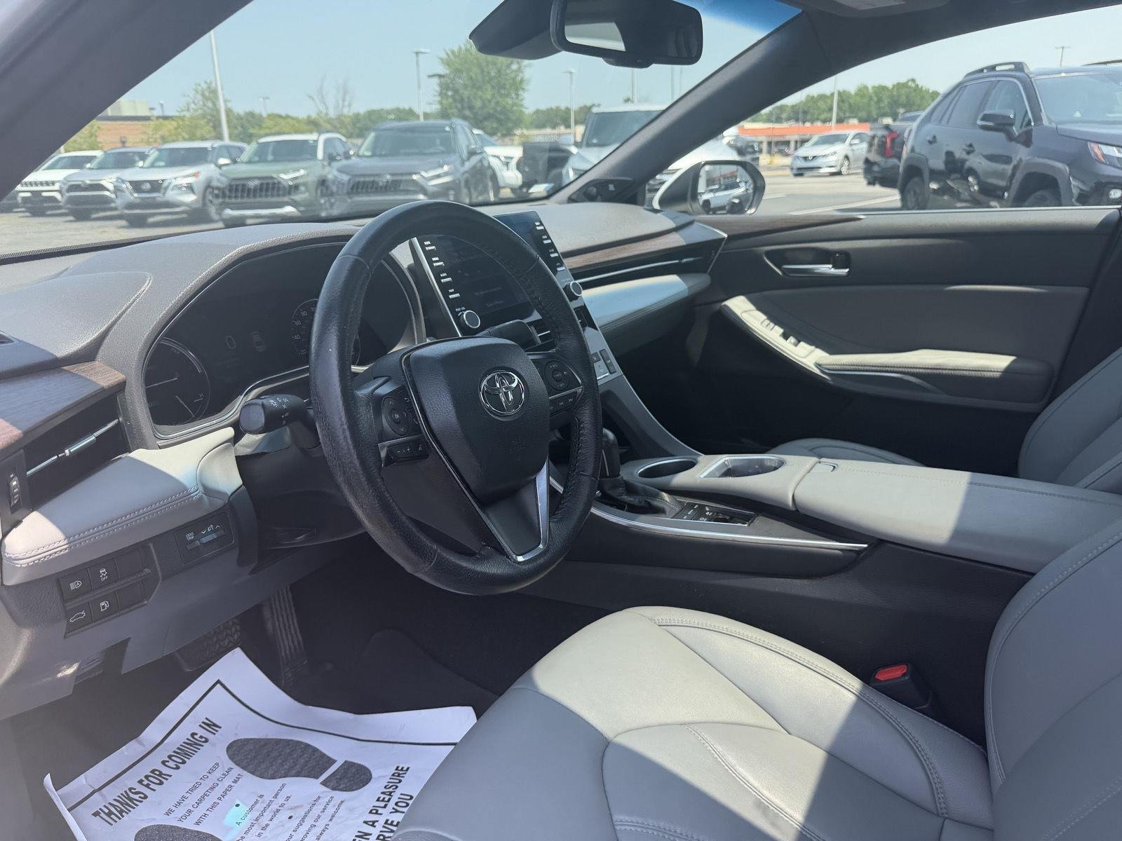 Used 2020 Toyota Avalon XLE w/ Moonroof Package FWD image 13