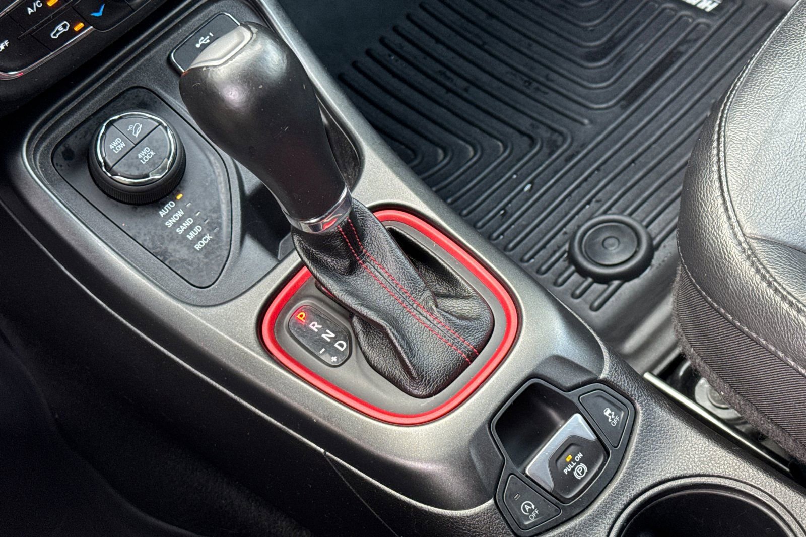 Used 2019 Jeep Compass Trailhawk AWD/4WD image 25