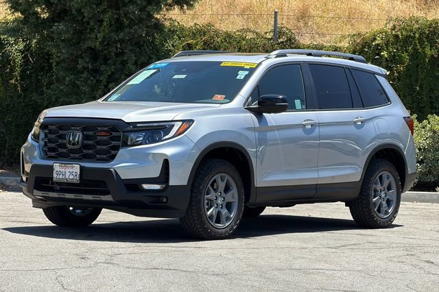Certified 2025 Honda Passport TrailSport image 9