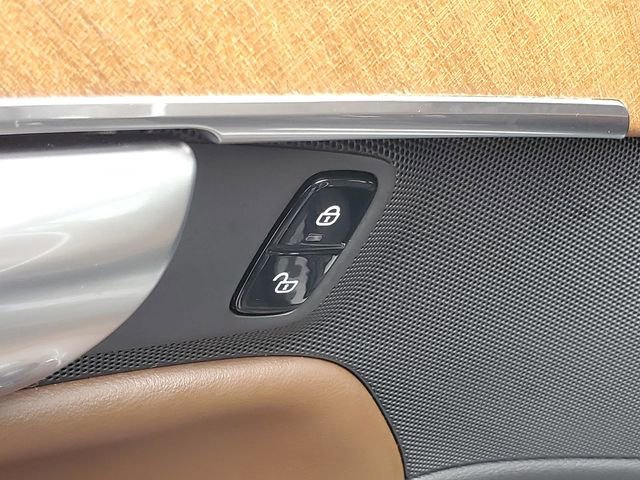 Certified 2024 Volvo XC90 B6 Plus w/ Protection Package Premier image 12