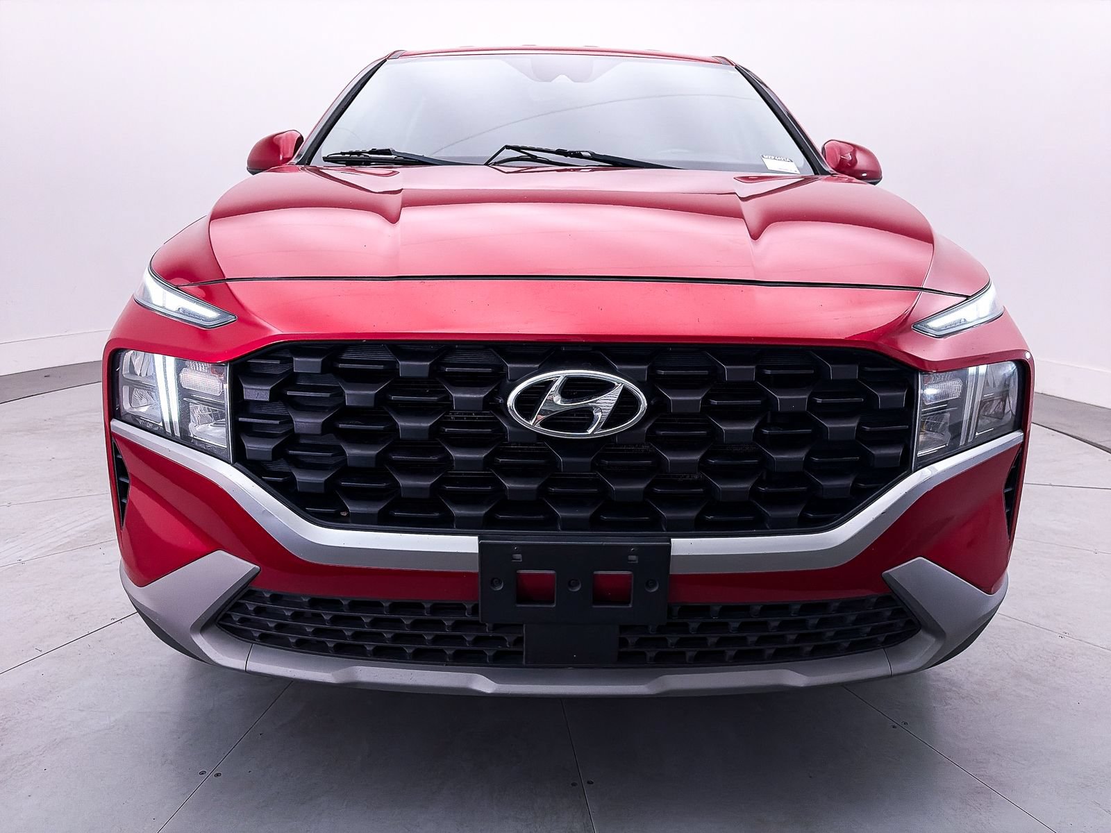 Used 2021 Hyundai Santa Fe SE FWD image 2