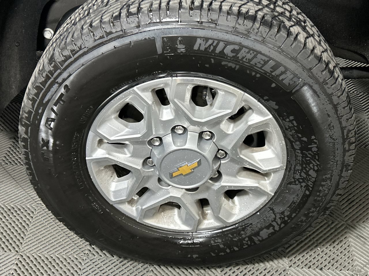 Used 2025 Chevrolet Silverado 3500 LTZ w/ LTZ Convenience Package AWD/4WD image 10