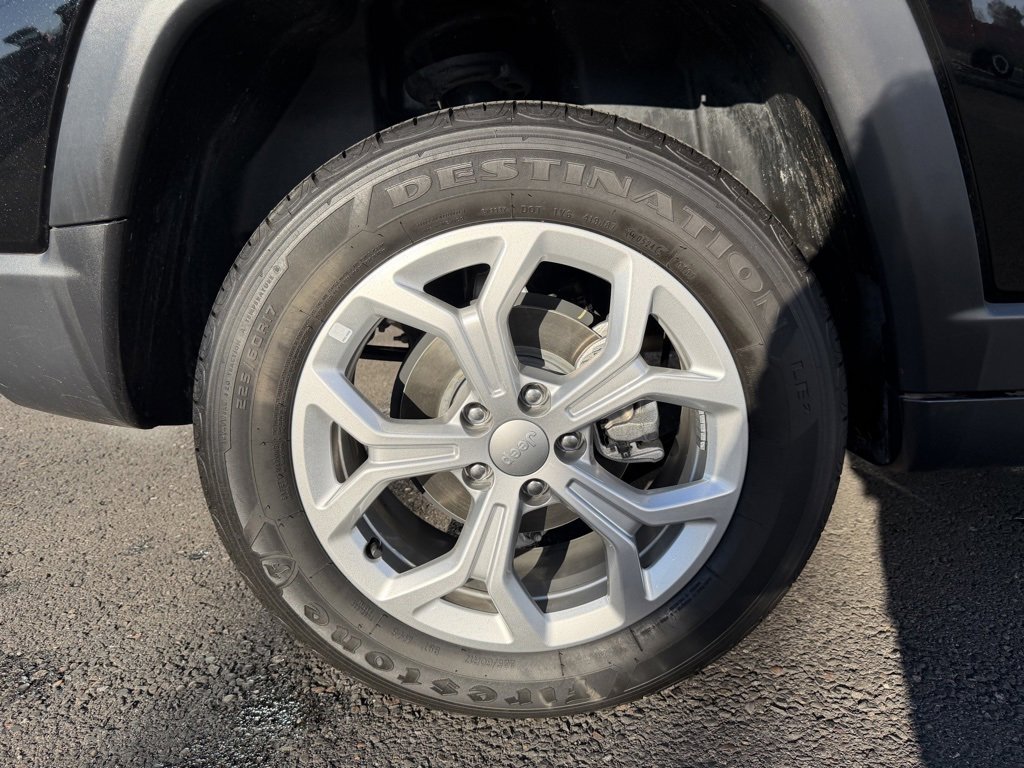 Used 2024 Jeep Compass Latitude image 9