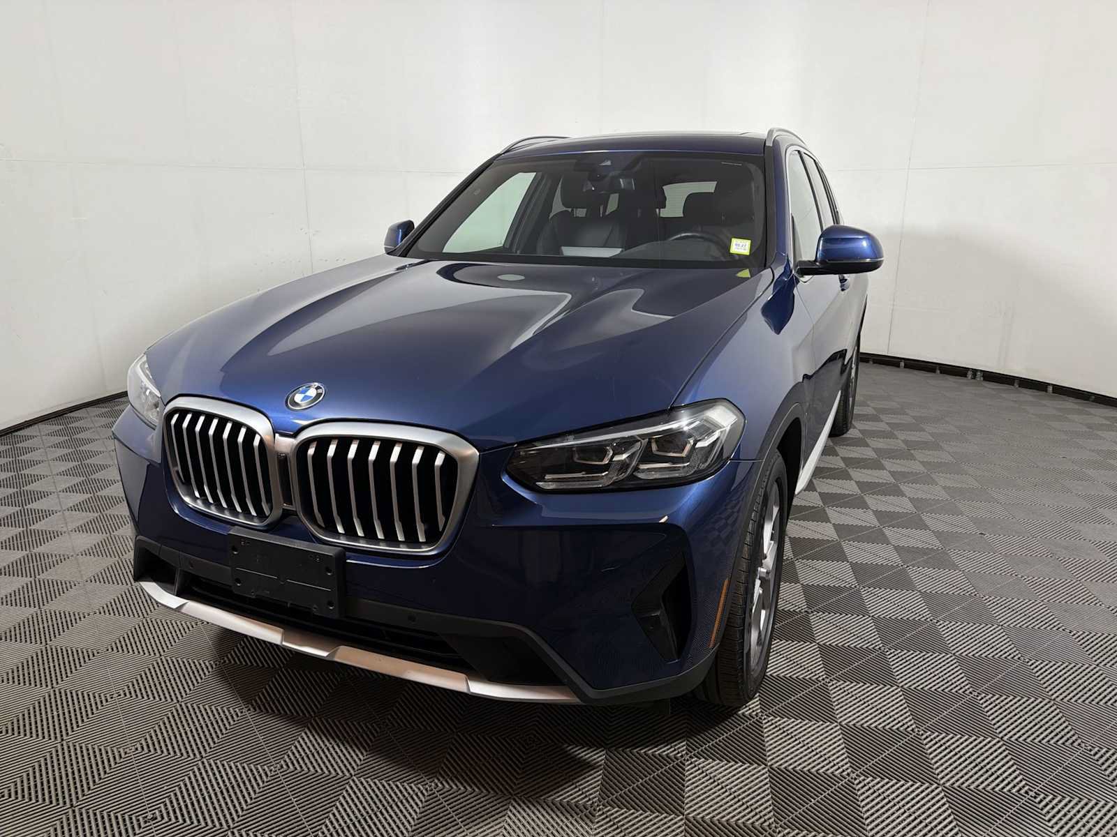 Used 2023 BMW X3 xDrive30i w/ Convenience Package AWD/4WD image 3