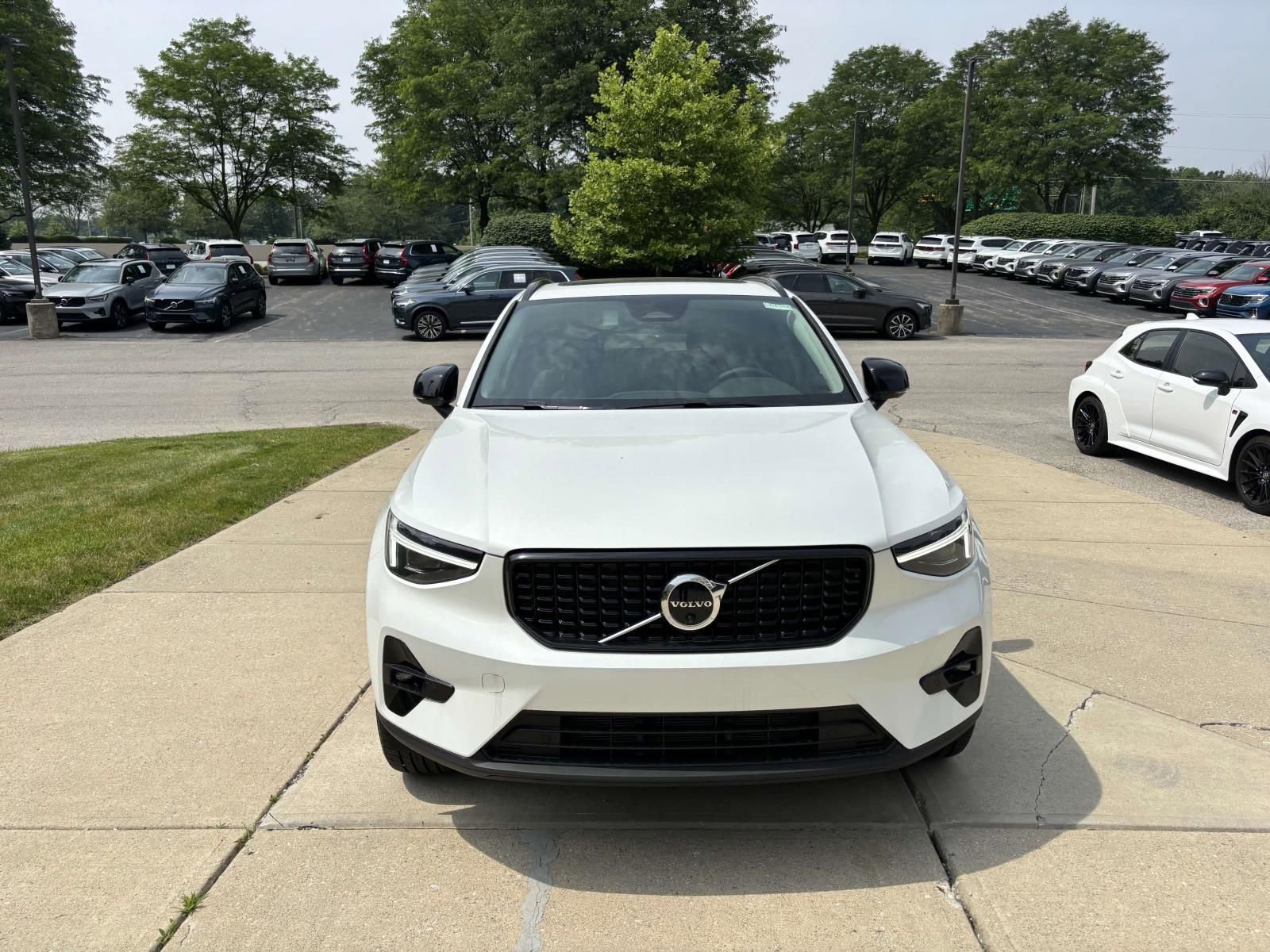 New 2025 Volvo XC40 B5 Plus w/ Protection Package Premier image 2