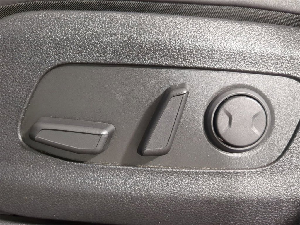 Used 2024 Kia Carnival LX image 23