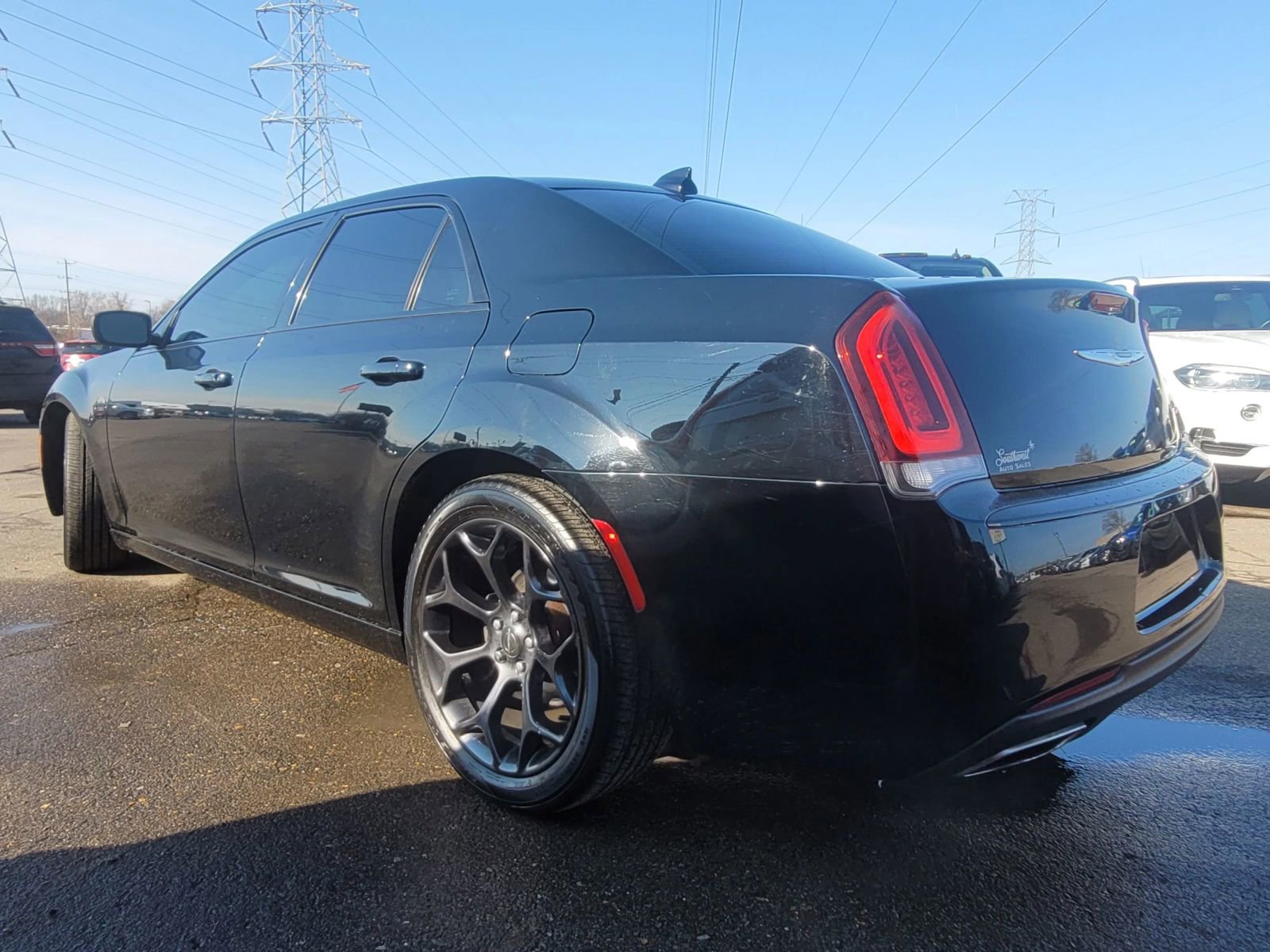 Used 2019 Chrysler 300 Touring w/ Sport Appearance Package image 9