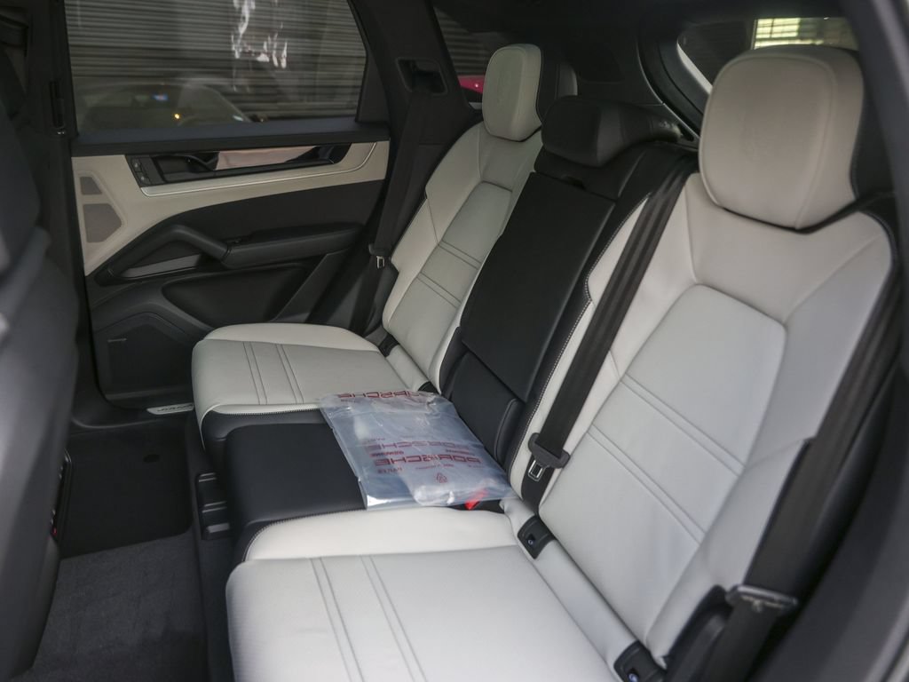 New 2026 Porsche Cayenne AWD/4WD image 30