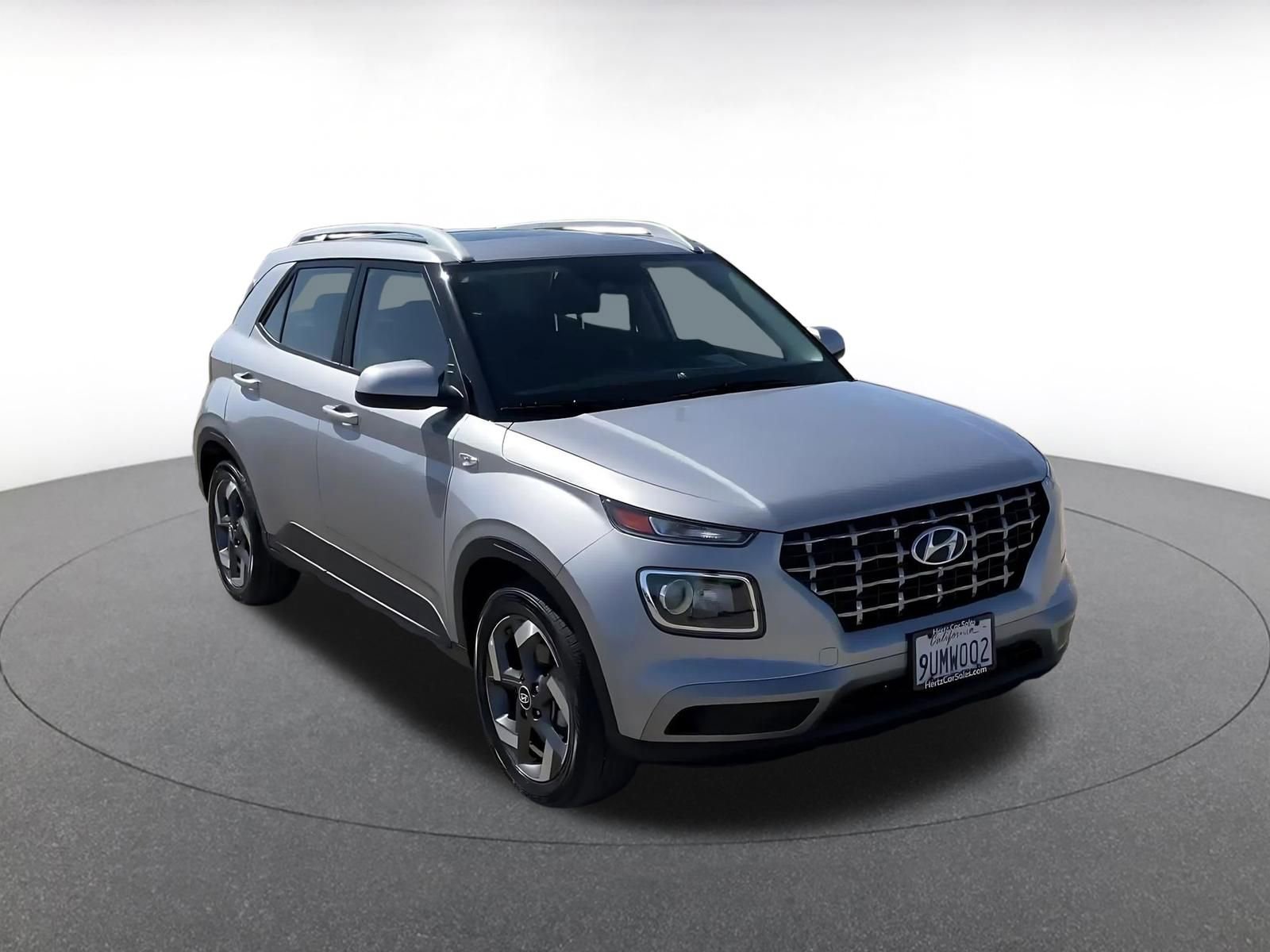 Used 2025 Hyundai Venue SEL image 3
