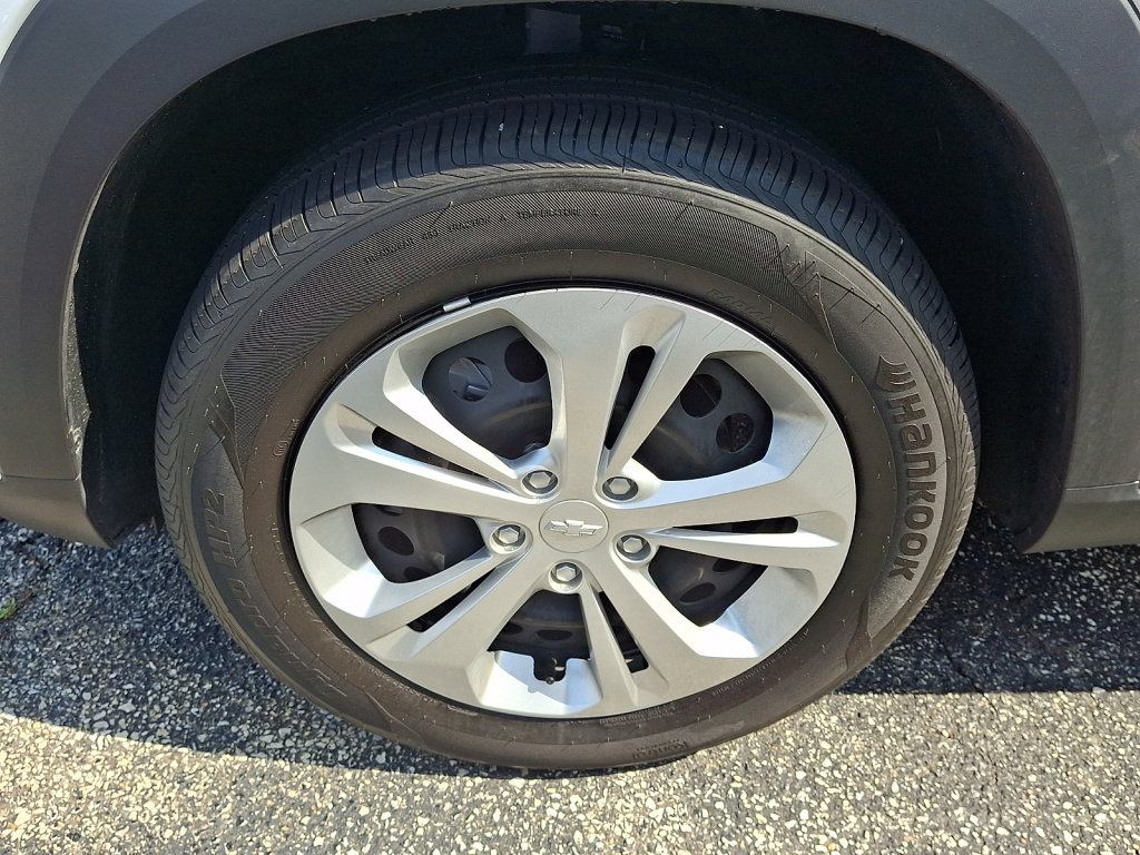 Used 2026 Chevrolet Trax LS FWD image 4