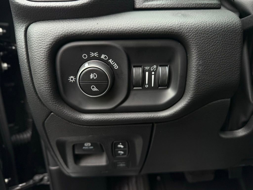 New 2025 RAM 1500 Big Horn AWD/4WD image 13