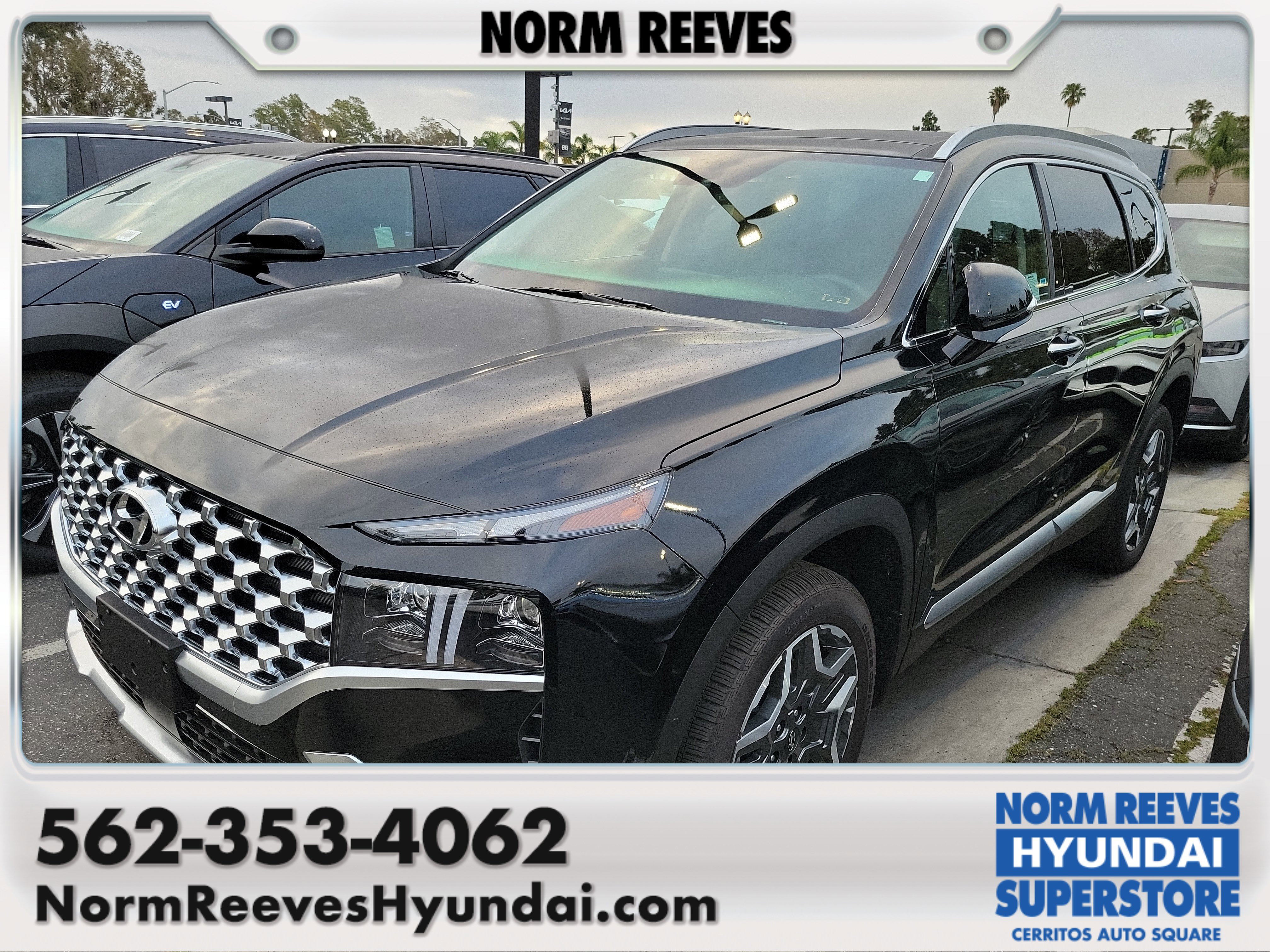 Used 2023 Hyundai Santa Fe Limited image 1