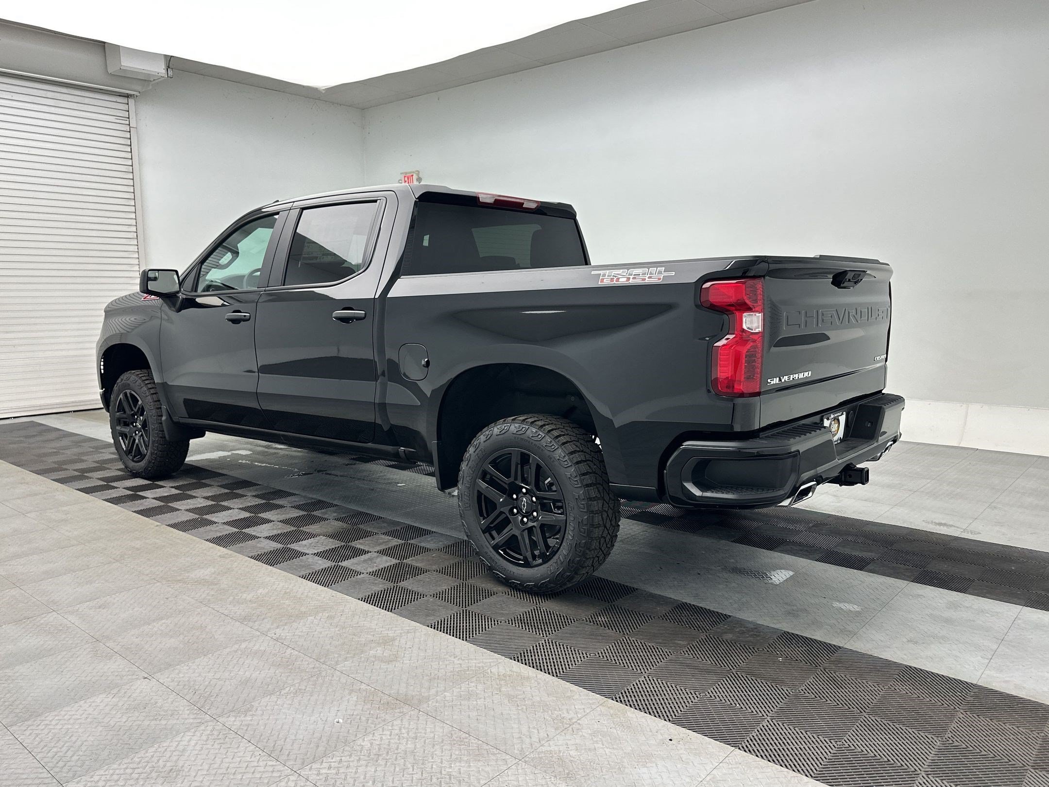 New 2026 Chevrolet Silverado 1500 Custom Trail Boss w/ LPO, Dark Essentials Package AWD/4WD image 3