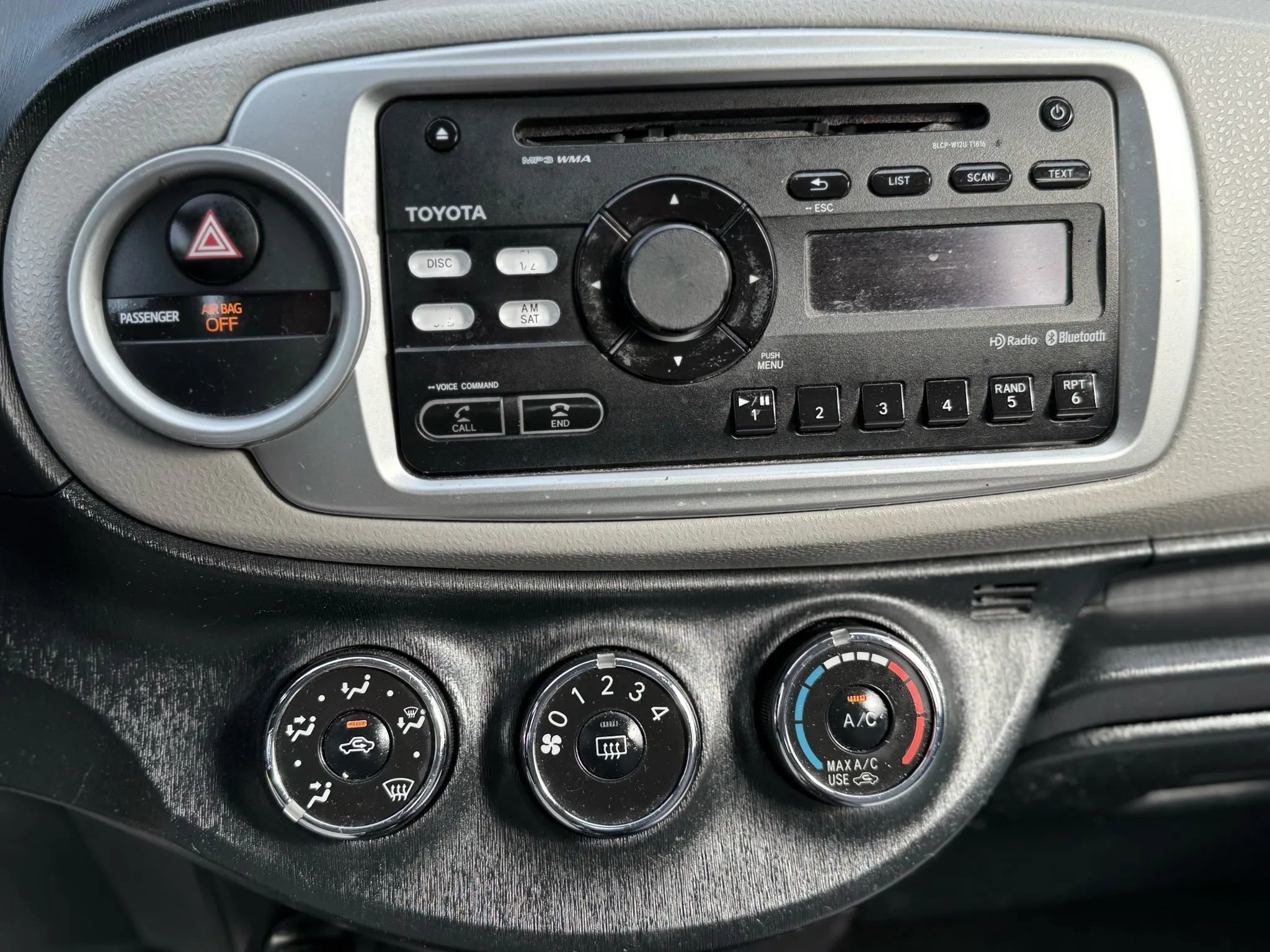 Used 2013 Toyota Yaris LE image 33