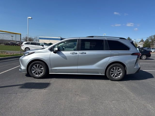 Used 2021 Toyota Sienna XLE video 2