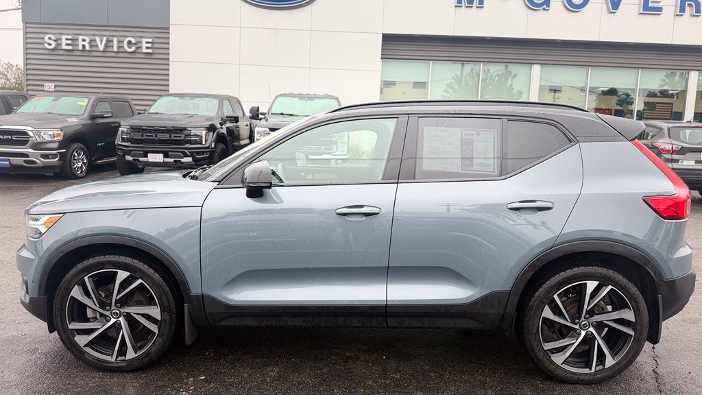 Used 2021 Volvo XC40 T5 R-Design w/ Advanced Package AWD/4WD image 4