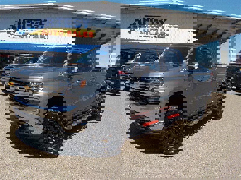 Used 2021 Chevrolet Silverado 1500 LT w/ Z71 Off-Road Package image 1