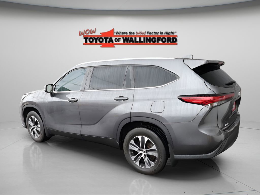 Used 2021 Toyota Highlander XLE image 6