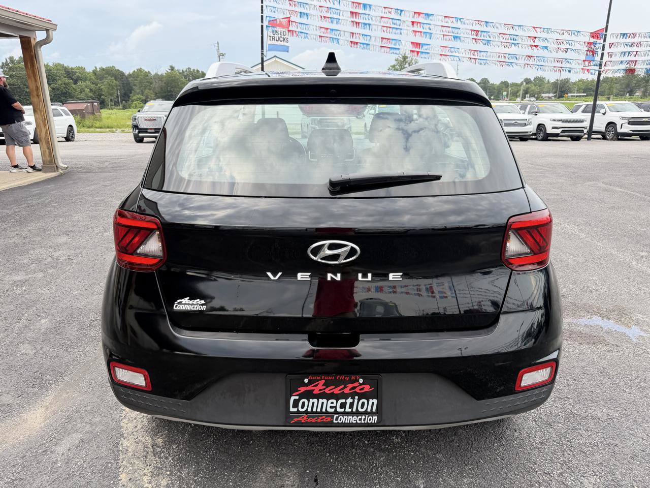 Used 2022 Hyundai Venue SEL w/ Cargo Package FWD image 5