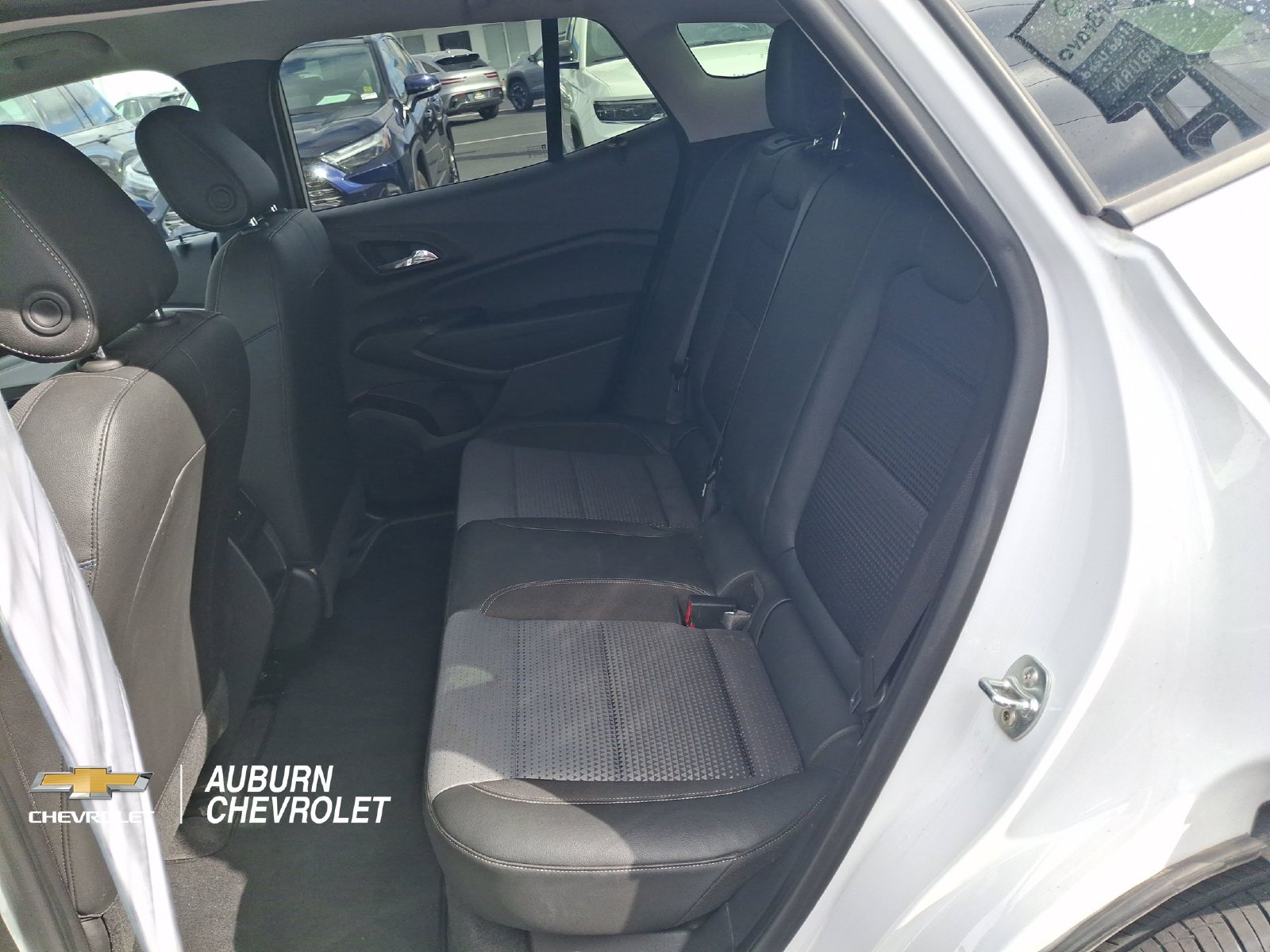 Used 2025 Chevrolet Trax LT FWD image 18