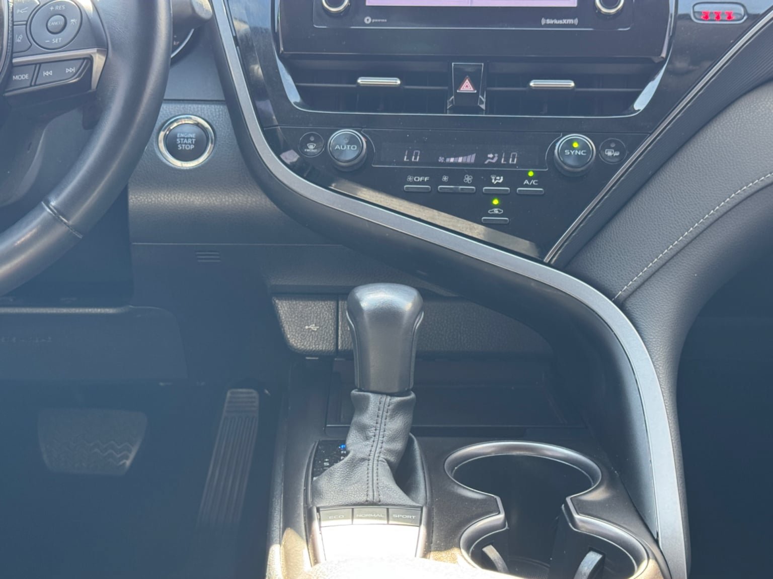 Used 2024 Toyota Camry SE w/ Convenience Package FWD image 15