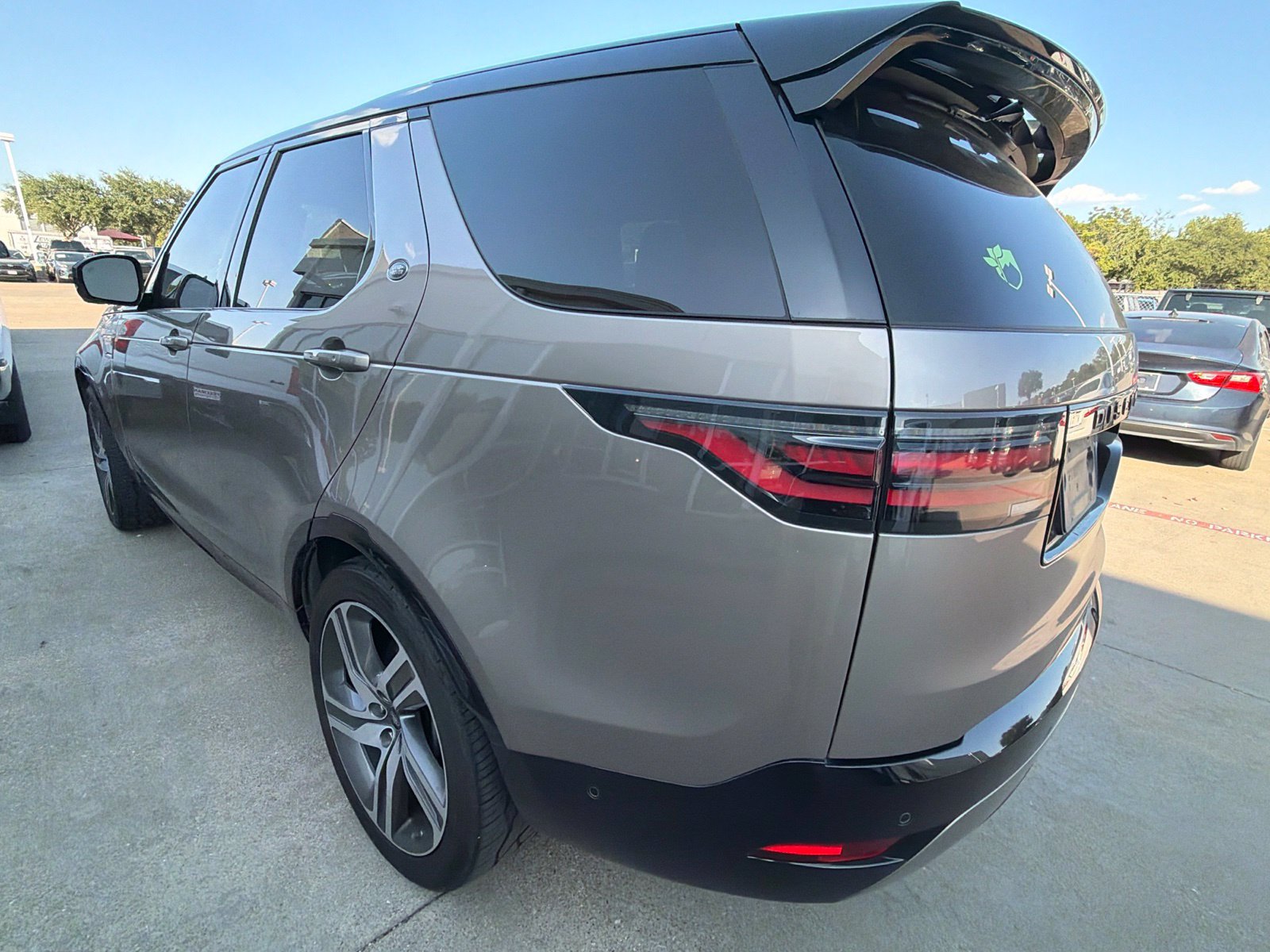 Used 2021 Land Rover Discovery HSE R-Dynamic AWD/4WD image 9