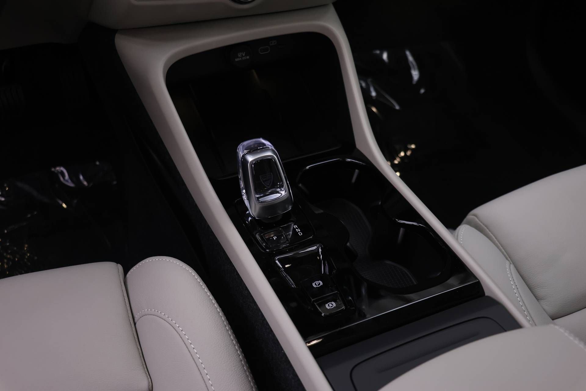 New 2026 Volvo XC40 B5 Ultra w/ Climate Package AWD/4WD image 14