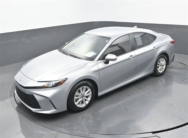 Used 2025 Toyota Camry LE image 28