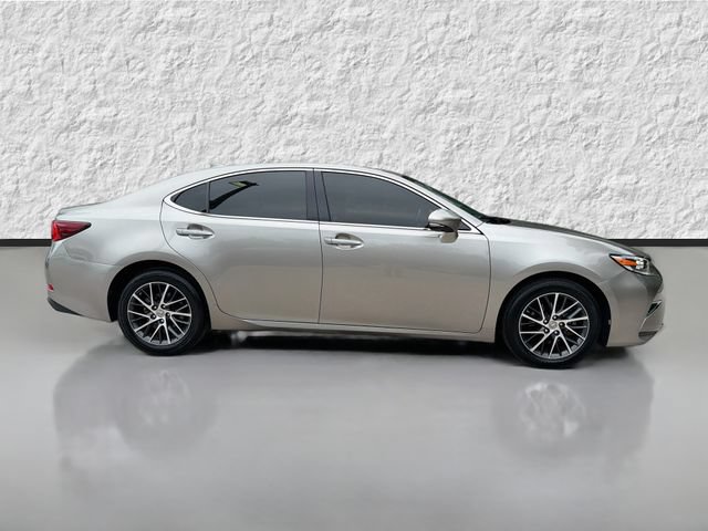 Used 2016 Lexus ES 350 w/ Premium Package w/Wood Trim FWD image 2