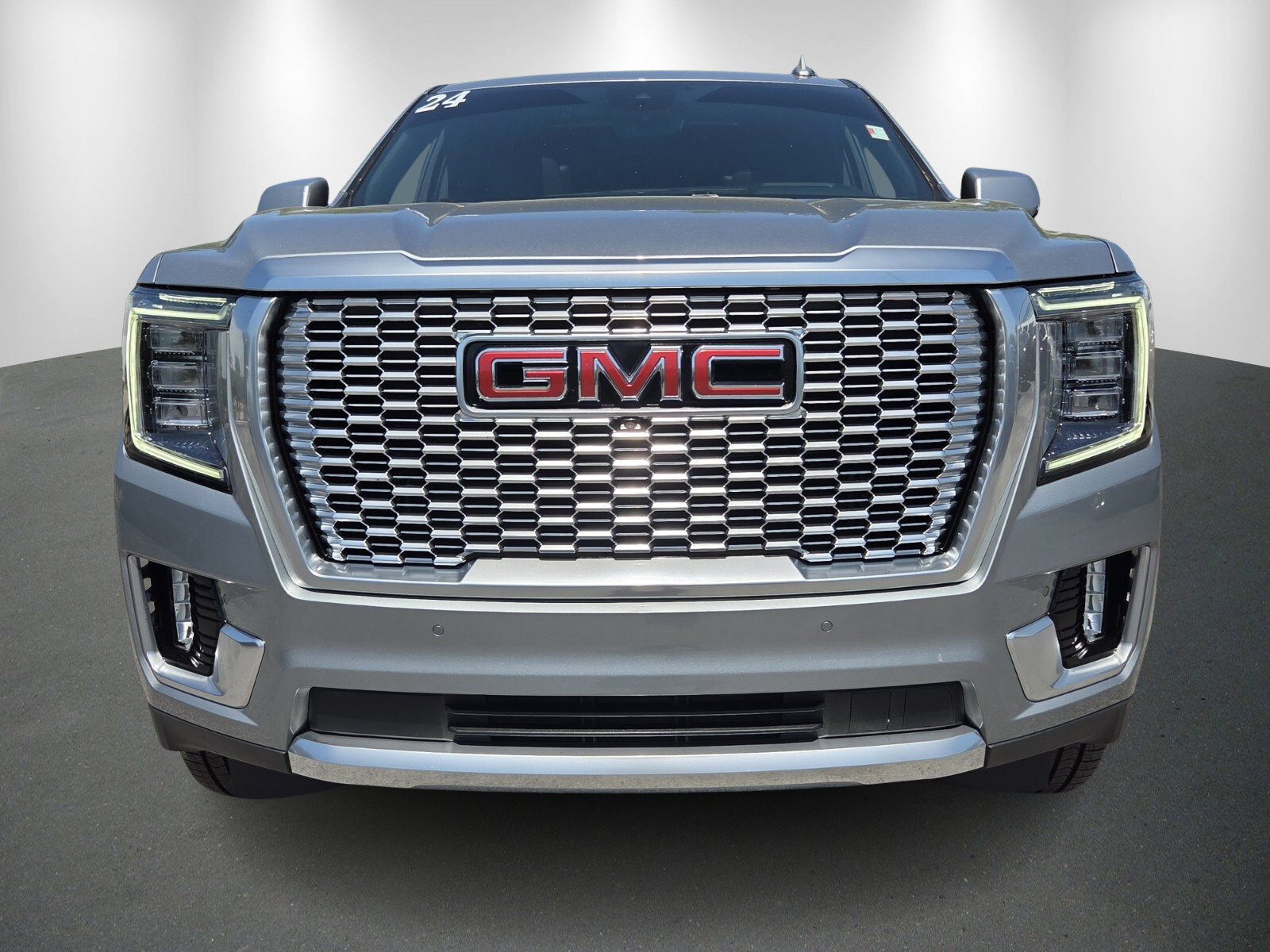 Used 2024 GMC Yukon Denali w/ Denali Reserve Package AWD/4WD image 2