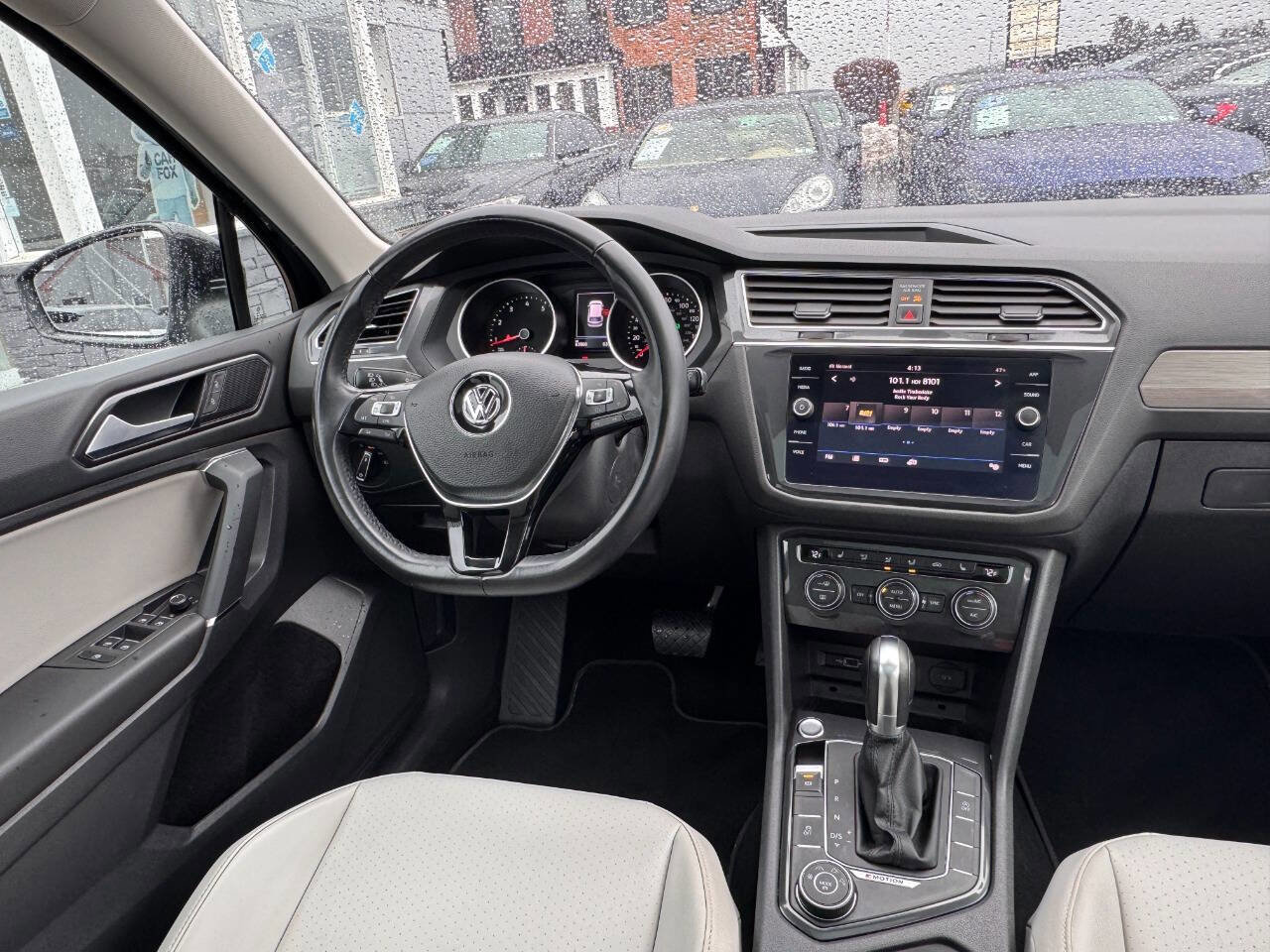 Used 2018 Volkswagen Tiguan SE w/ Panoramic Sunroof Package image 19