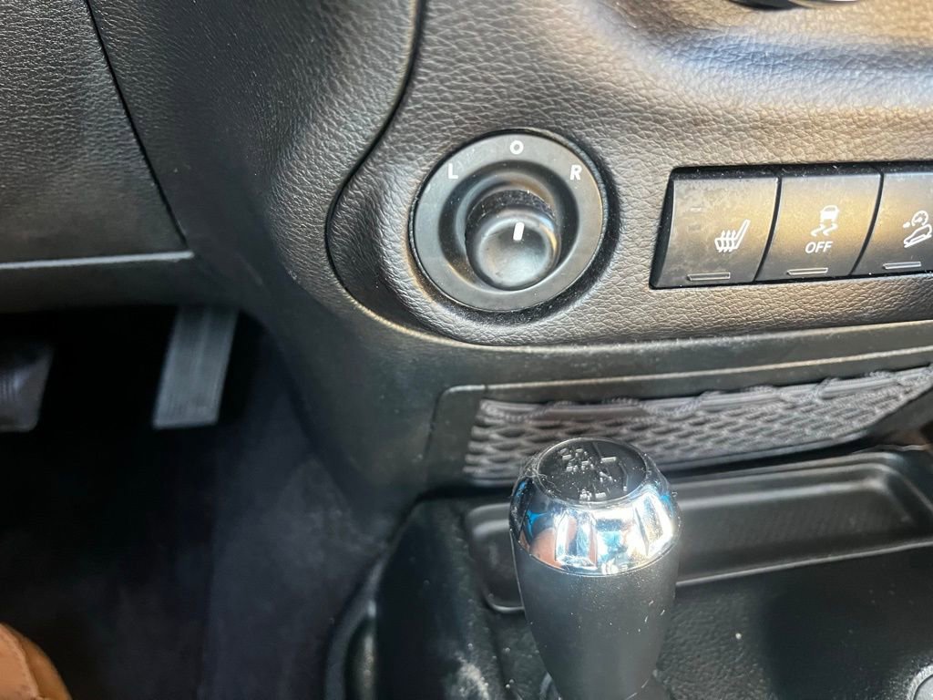 Used 2018 Jeep Wrangler Rubicon w/ Power Convenience Group image 25