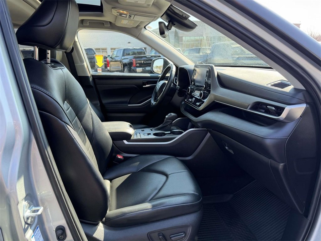 Certified 2021 Toyota Highlander XLE image 12