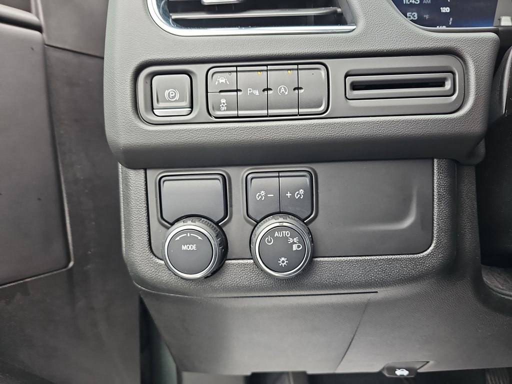 Used 2023 Chevrolet Suburban Premier image 31