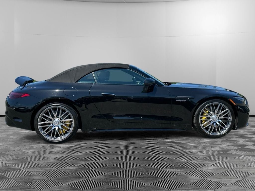 Used 2022 Mercedes-Benz SL 63 AMG 4MATIC w/ Driver Assistance Package image 4
