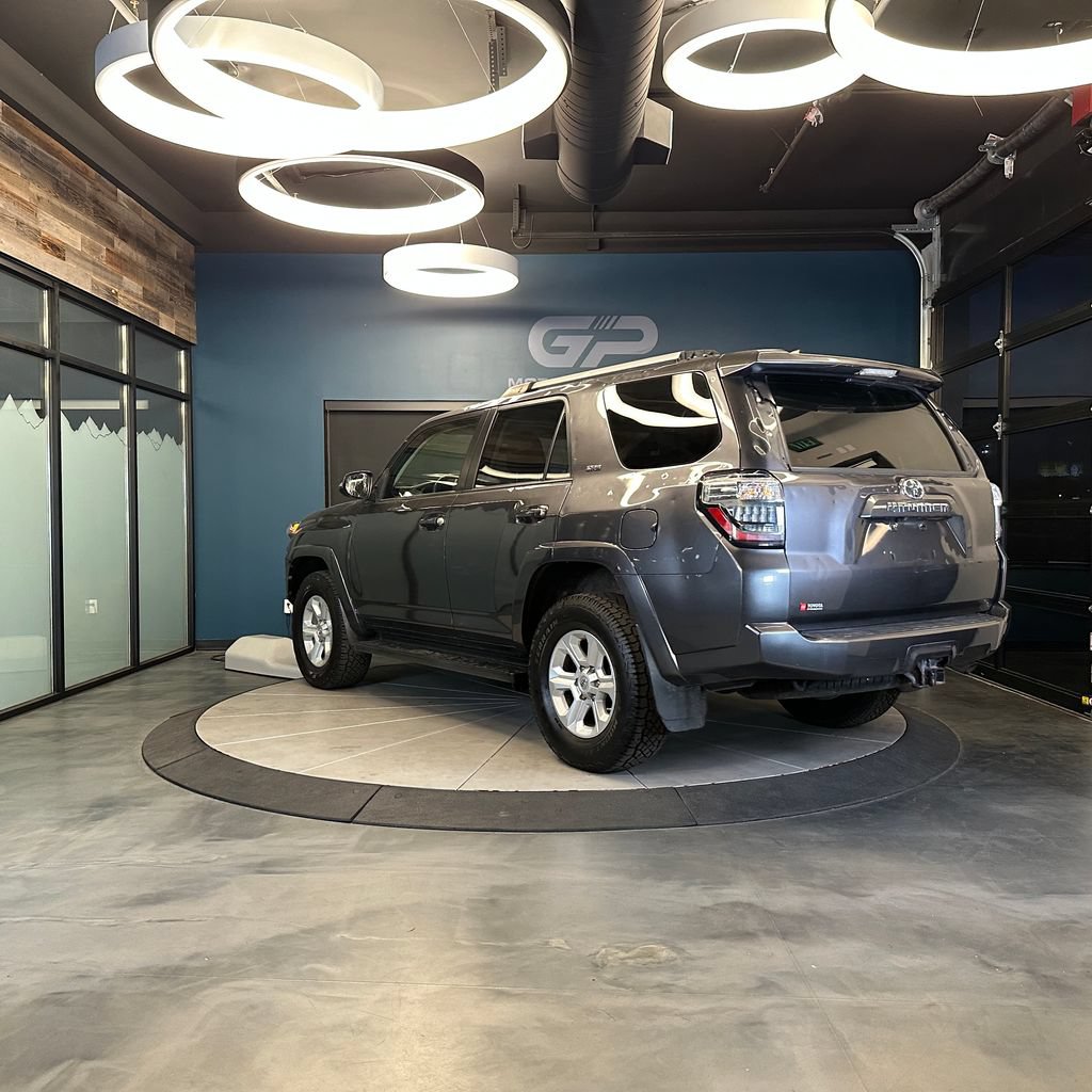 Used 2020 Toyota 4Runner SR5 Premium w/ Moonroof Package AWD/4WD image 5