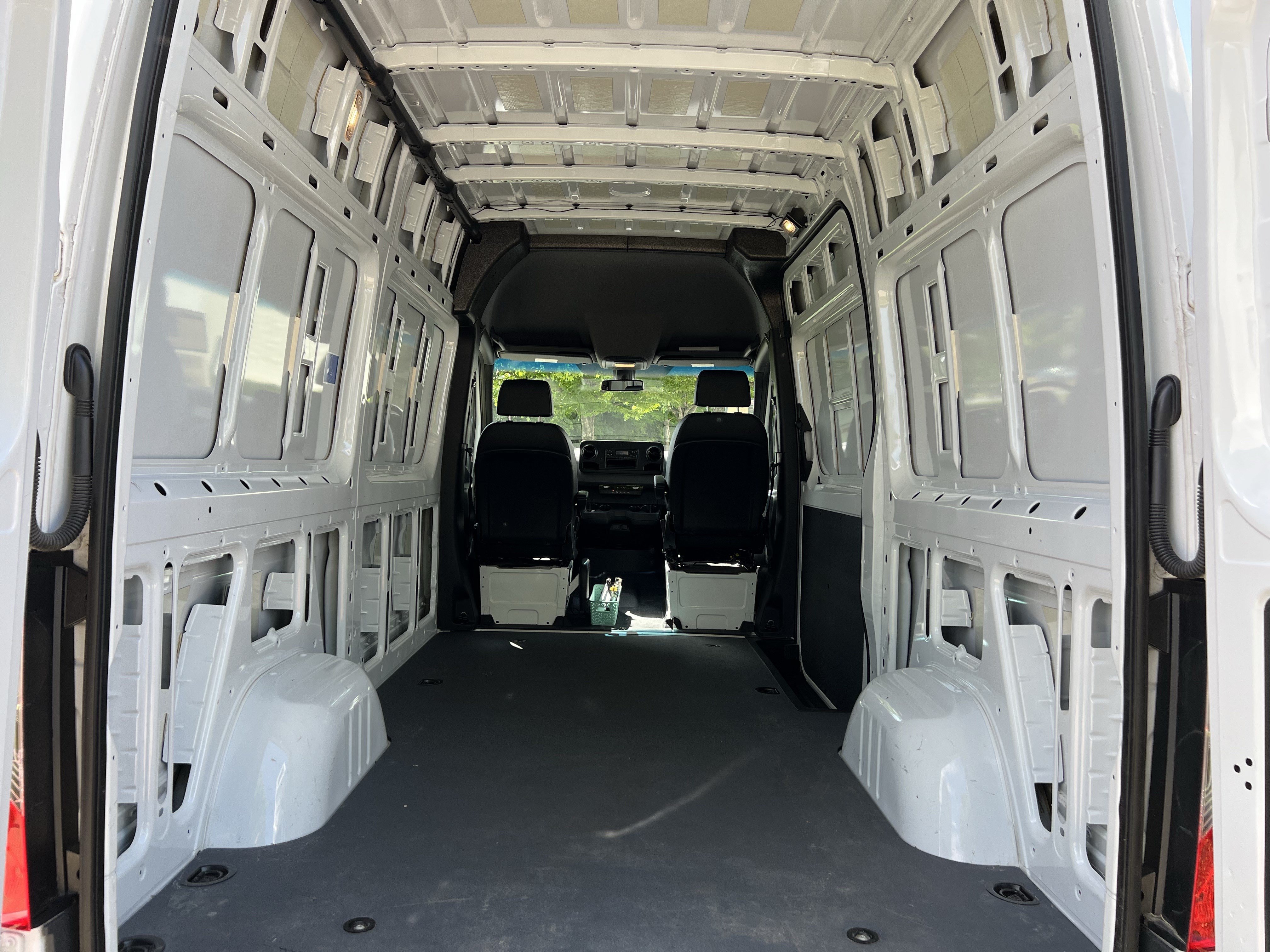 Used 2022 Mercedes-Benz Sprinter 2500 image 34