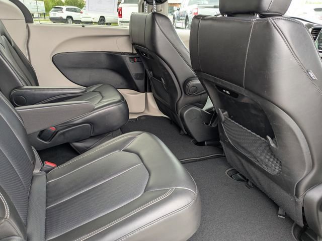 Used 2024 Chrysler Pacifica Touring-L FWD image 17