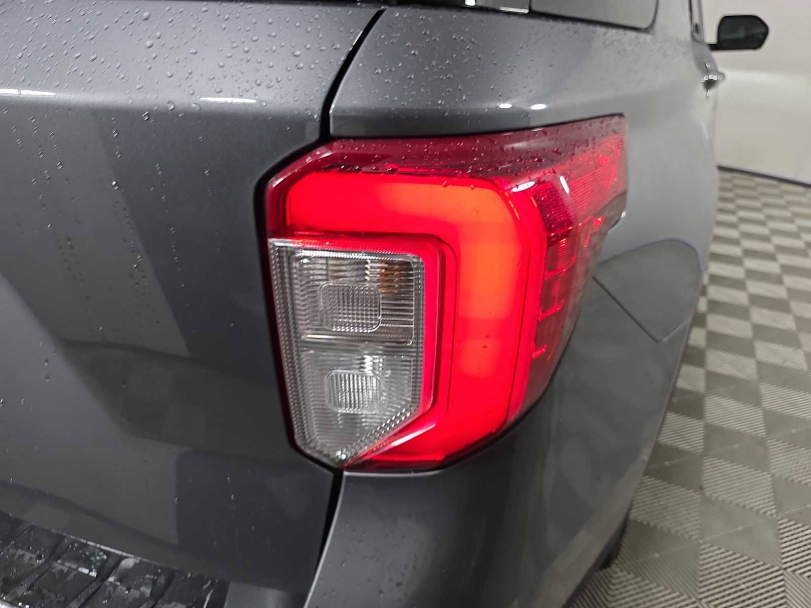 Used 2022 Ford Explorer Limited image 11