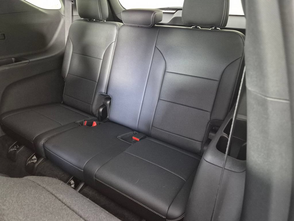 Used 2025 Chevrolet Traverse LT w/ Driver Confidence Package FWD image 27