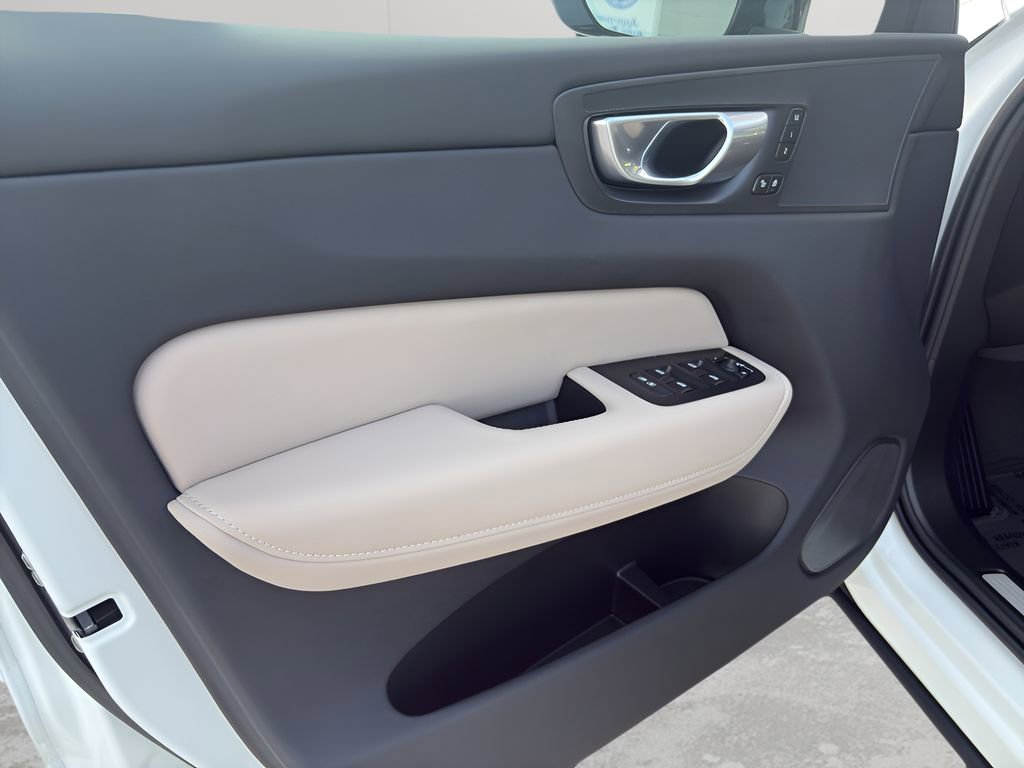 New 2026 Volvo XC60 T8 Plus w/ Protection Package Premier AWD/4WD image 18